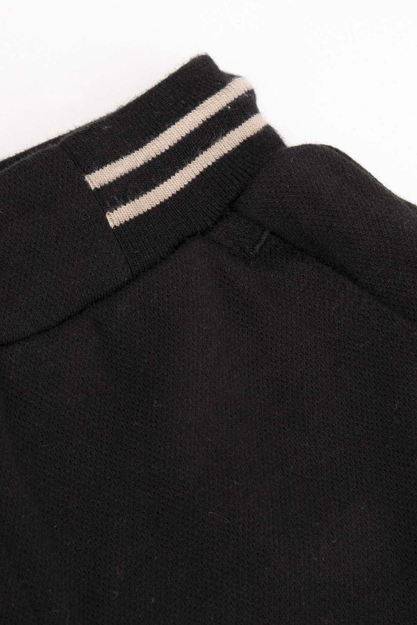 Spodnie dzianinowe czarne z kieszeniami i sznurkiem w pasie o fasonie REGULAR 2218491