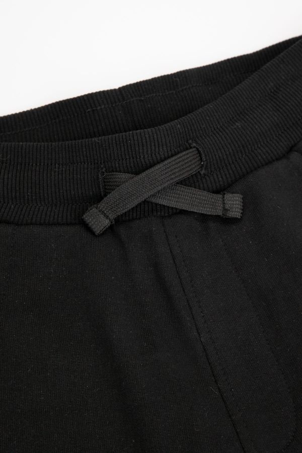 Spodnie dresowe czarne z kieszeniami o fasonie SLIM 2218243