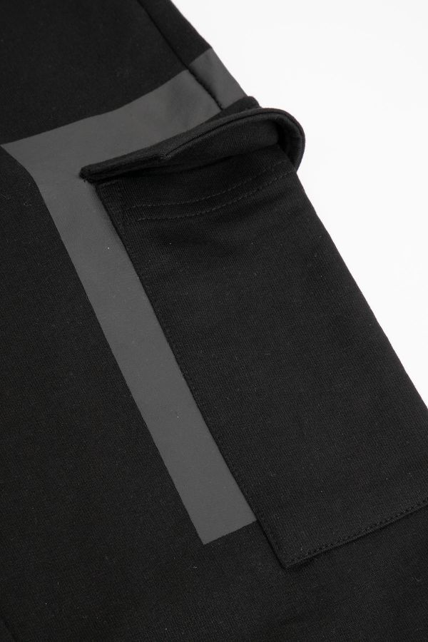 Spodnie dresowe czarne z kieszeniami o fasonie SLIM 2218244