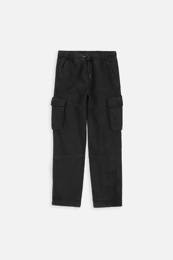 Spodnie jeansowe czarne cargo z kieszeniami o fasonie REGULAR 2219321