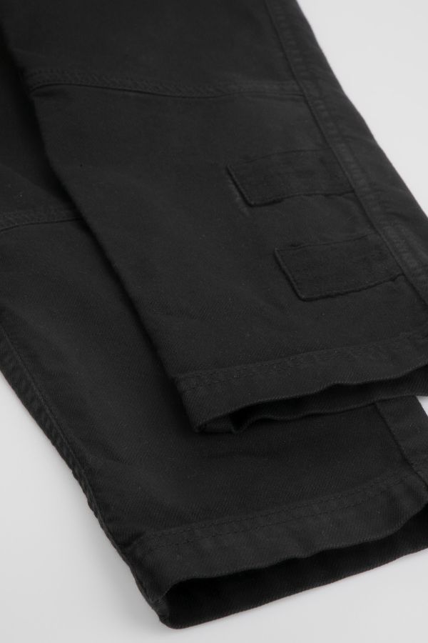Spodnie jeansowe czarne cargo z kieszeniami o fasonie REGULAR 2219324