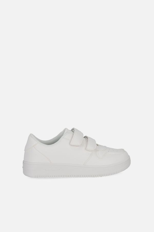 Sneakersy z białą podeszwą