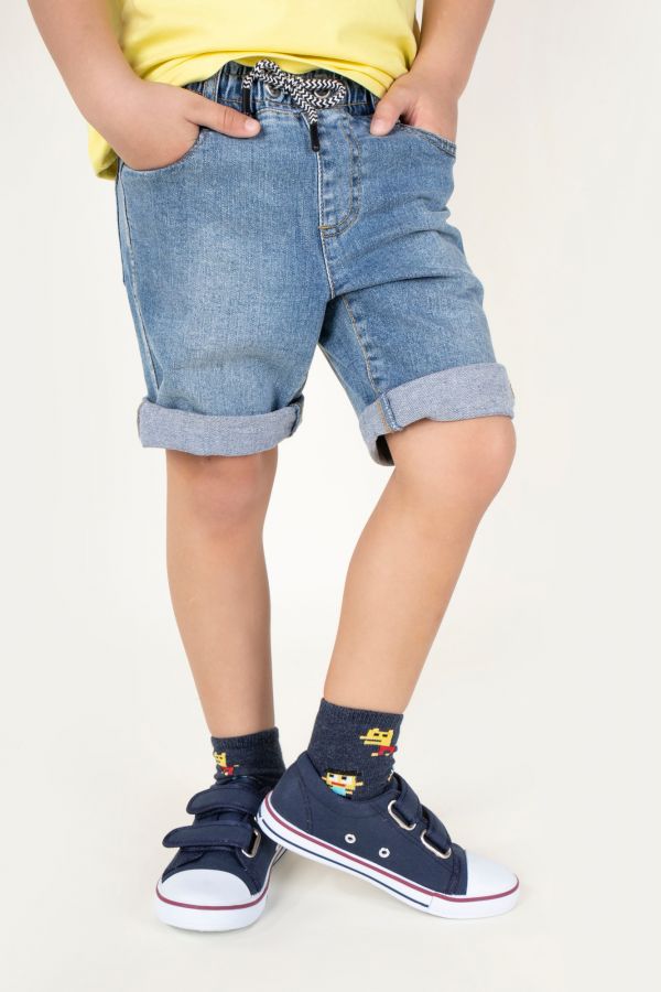 Krótkie spodenki jeansowe ze sznurkiem w pasie