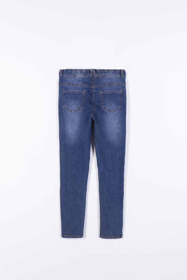 Spodnie jeansowe z ozdobnymi kamieniami przy kieszeniach o fasonie SLIM 2194326