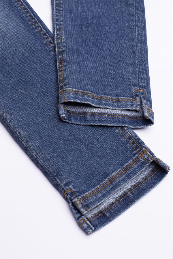 Spodnie jeansowe z ozdobnymi kamieniami przy kieszeniach o fasonie SLIM 2194329