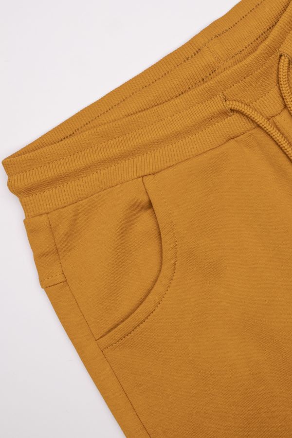 Spodnie dresowe miodowe z nadrukiem na nogawce o fasonie SLIM 2111858