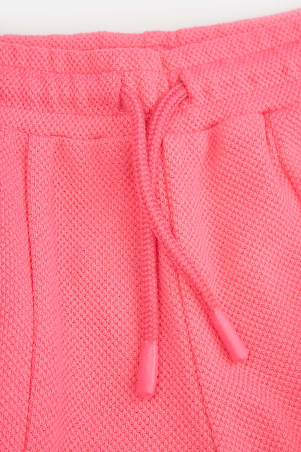 Spodnie dresowe w kolorze fuksji rozszerzane z ozdobnymi przeszyciami 2235341