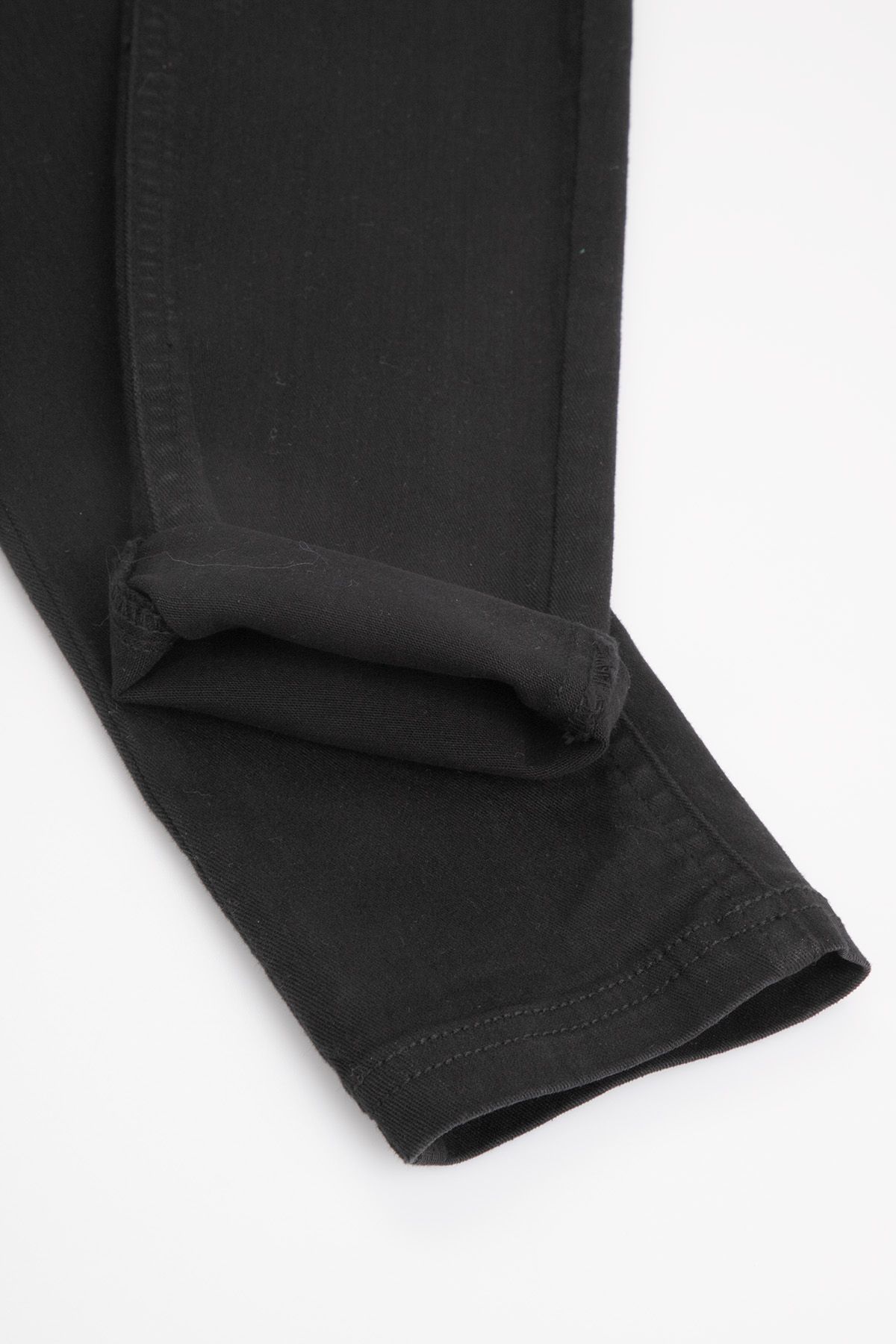 Spodnie jeansowe czarne ze zwężaną nogawką 2220112