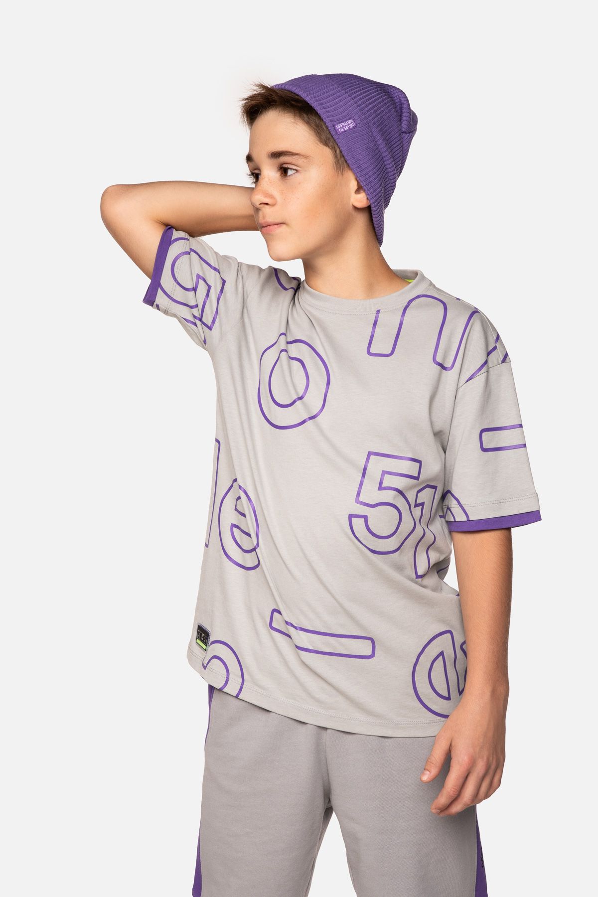 T-shirt z krótkim rękawem chłopięcy oversize z grafiką i gumowymi elementami 2229876
