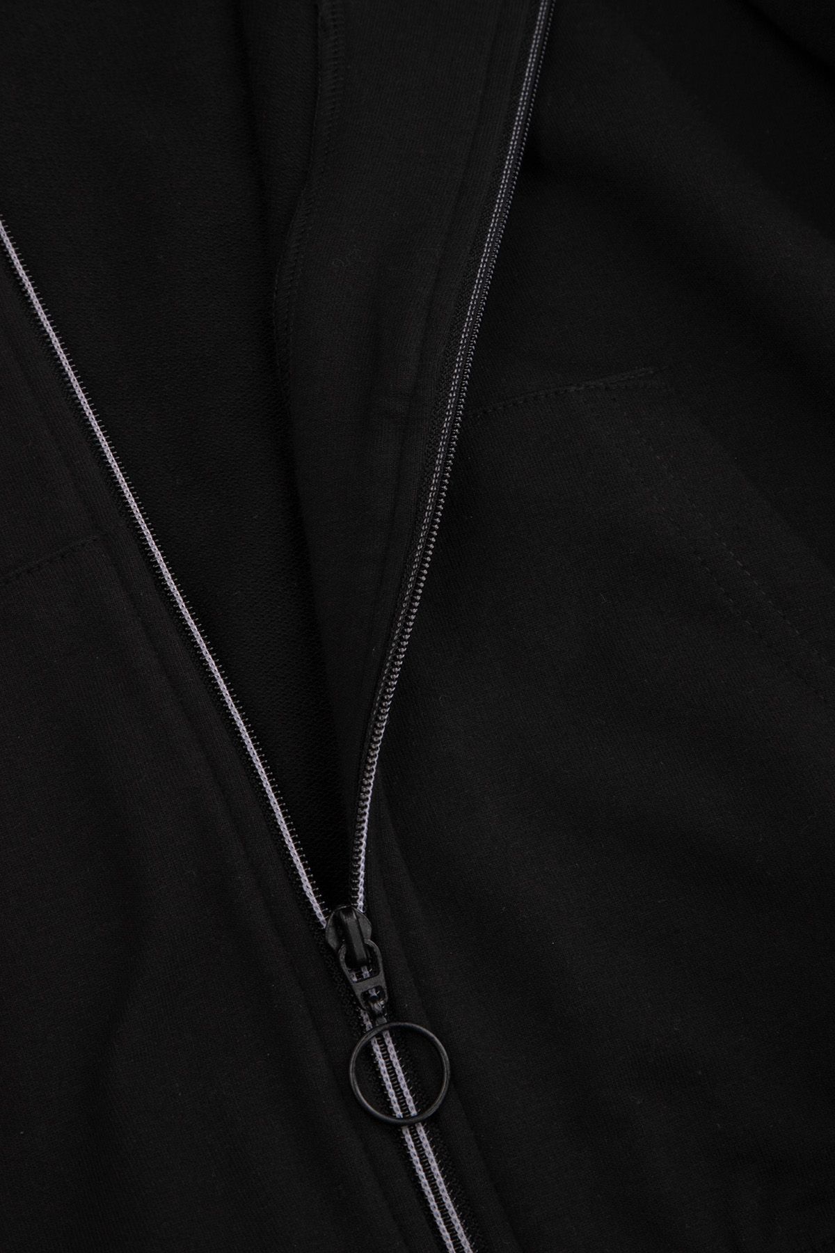 Bluza rozpinana z kapturem czarna dresowa z nadrukami 2221923