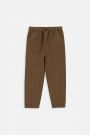 Spodnie tkaninowe brązowe z kieszeniami i przeszyciami na nogawkach o fasonie REGULAR 2222000