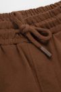 Spodnie dresowe brązowe z kieszeniami o fasonie REGULAR 2225551