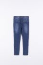 Spodnie jeansowe z ozdobnymi kamieniami przy kieszeniach o fasonie SLIM 2194326